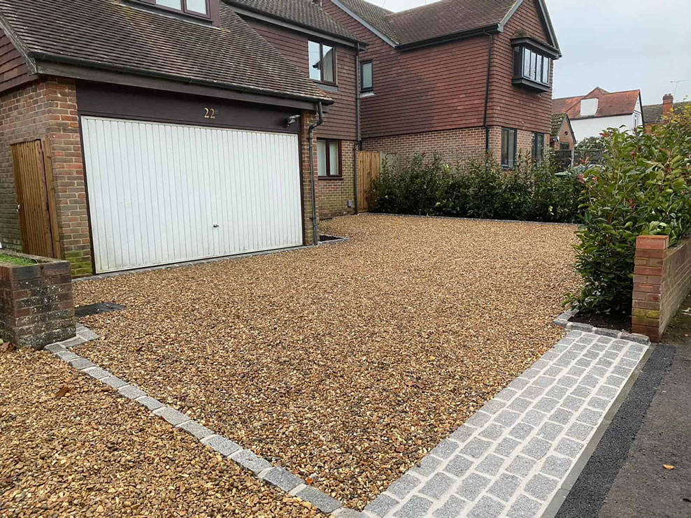Decorative gravel driveway finish